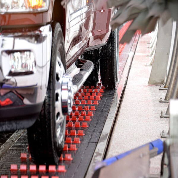 Tommy Car Wash conveyor belt system